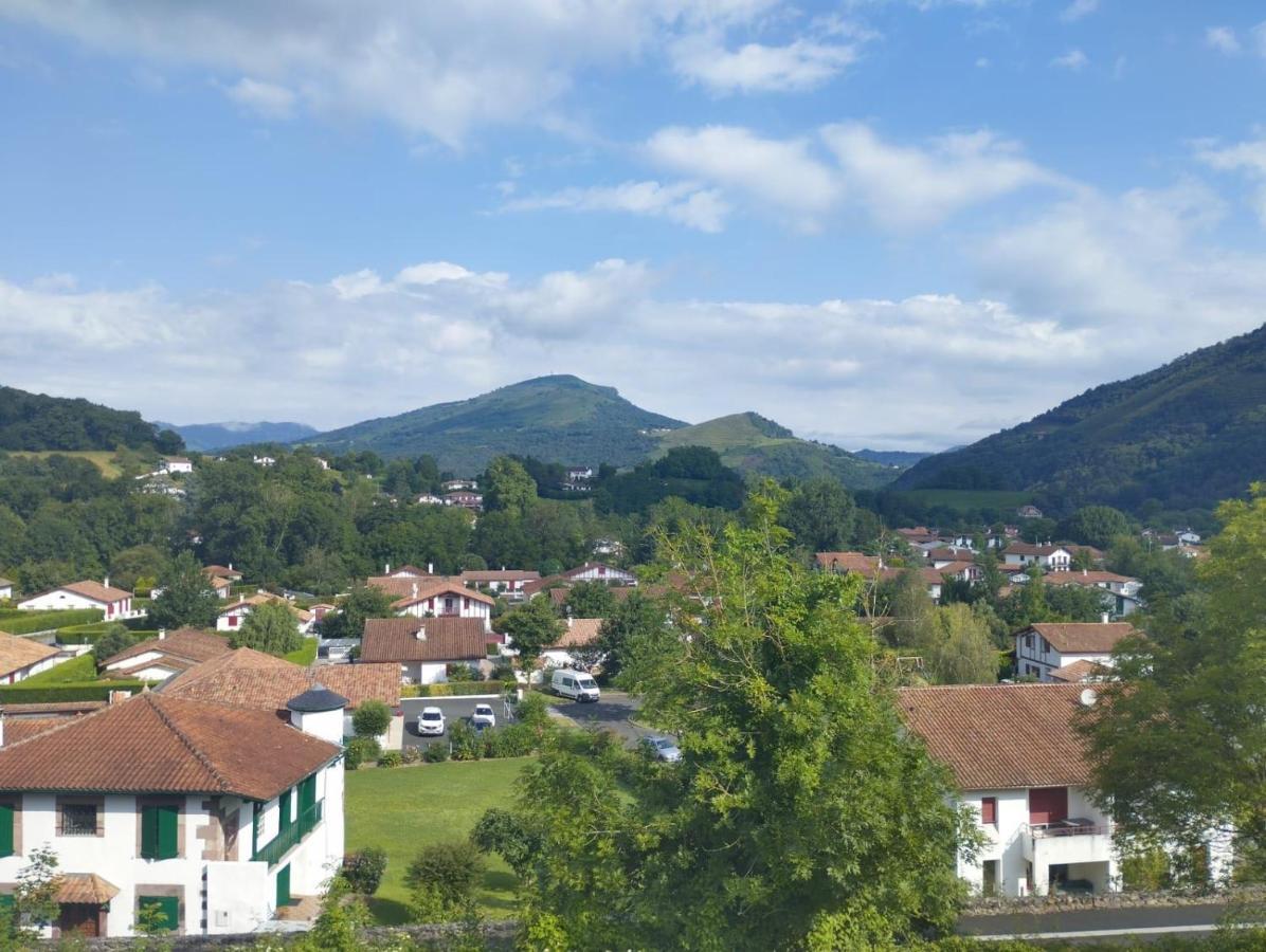 Maison D'Hotes Larraldia Uhart-Cize Exteriér fotografie